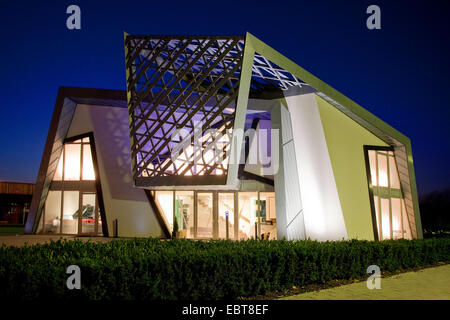 Gli illuminati Libeskind Villa in Twilight, in Germania, in Renania settentrionale-Vestfalia, la zona della Ruhr, Datteln Foto Stock