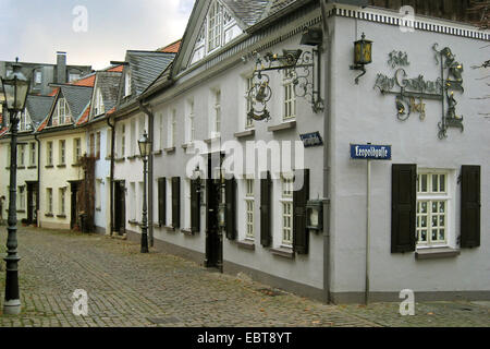 Lane nella città vecchia di Luedenscheid al blue ora, in Germania, in Renania settentrionale-Vestfalia, Sauerland, Luedenscheid Foto Stock