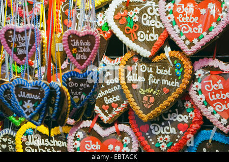 Gingerbread cuori in una fiera stand, Germania Foto Stock