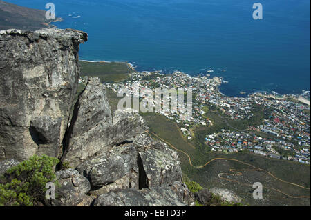 Vista dalla Montagna della Tavola a Camps Bay, Sud Africa, Western Cape, Città del Capo Foto Stock