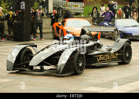 Edimburgo, Scozia, Regno Unito. 04 dic 2014. Unire il patto di supporto eventi mai bere e guidare la campagna. Mika Hakkinen in la Caparo T1. Credito: Azione Sport Plus/Alamy Live News Foto Stock