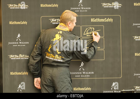 Edimburgo, Scozia, Regno Unito. 04 dic 2014. Unire il patto di supporto eventi mai bere e guidare la campagna. Mika Hakkinen si iscrive per il join il Patto in pegno. Credito: Azione Sport Plus/Alamy Live News Foto Stock