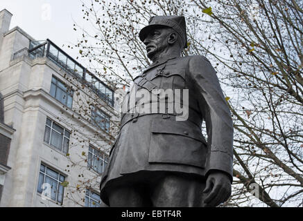 Statua di fede inverno del polacco generale e il primo ministro wladyslaw sikorski, Portland Place, Londra, Inghilterra Foto Stock