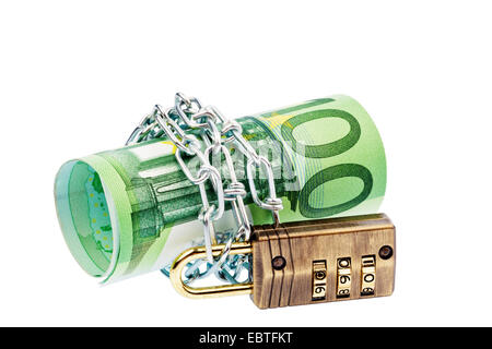 Rotolo di 100 Euro note con catena e lucchetto Foto Stock