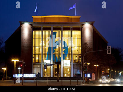 Teatro illuminato og Bochum, Schauspielhaus di Bochum, a blue ora, in Germania, in Renania settentrionale-Vestfalia, la zona della Ruhr, Bochum Foto Stock