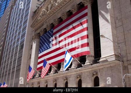 New York Stock Exchange con bandierine americane, USA, New York City Foto Stock