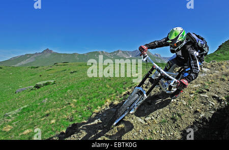 Discesa con la mountain bike, Francia, Savoie Foto Stock