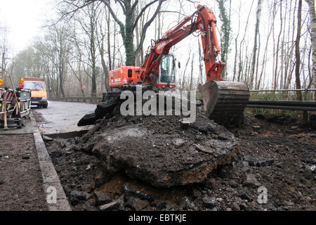 Costruzione di strada dopo che l'acqua-pipe burst, in Germania, in Renania settentrionale-Vestfalia Foto Stock