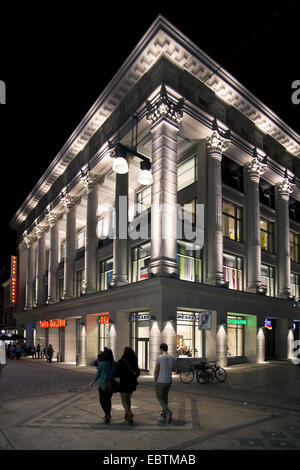 Il centro dello shopping più thier Galerie di notte, in Germania, in Renania settentrionale-Vestfalia, la zona della Ruhr, Dortmund Foto Stock