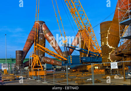 Treppiede per costruzioni offshore wind farm prima spedizione in Italia , Germania, Bremerhaven Foto Stock