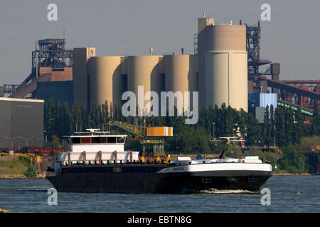 Industria chimica vicino al fiume Reno, in Germania, in Renania settentrionale-Vestfalia, la zona della Ruhr, Duisburg Foto Stock