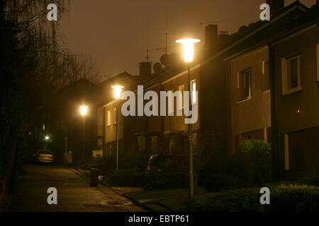 Lanterne di strada in una piccola strada, in Germania, in Renania settentrionale-Vestfalia Foto Stock