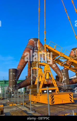 Treppiede per costruzioni offshore wind farm prima spedizione in Italia , Germania, Bremerhaven Foto Stock