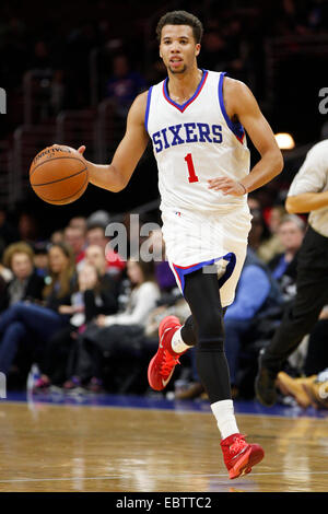 Philadelphia, Pennsylvania, USA. 29 Nov, 2014. Philadelphia 76ers guard Michael Carter-Williams (1) in azione durante il gioco NBA tra Dallas Mavericks e la Philadelphia 76ers presso la Wells Fargo Center di Philadelphia, Pennsylvania. © csm/Alamy Live News Foto Stock