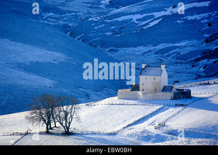 Corgarff Castle in snow, Regno Unito, Scozia, Cairngorms National Park, Corgarff Foto Stock