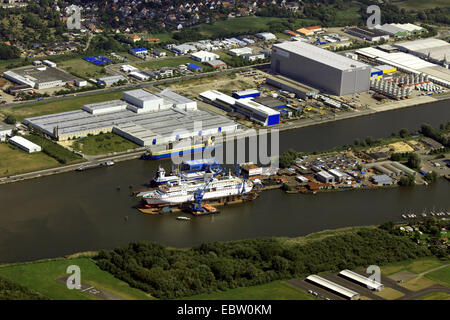 Camicie passeggero sul bacino di carenaggio, Germania, Bremerhaven Foto Stock