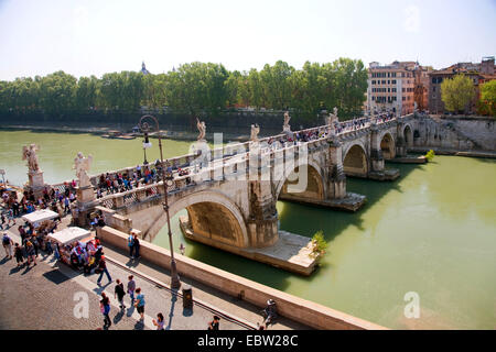 Vista da Castel Sant'Angelo a ponte e fiume Tevere, Italia, Città del Vaticano, Roma Foto Stock