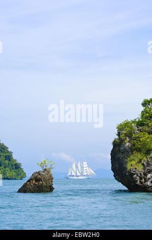 Nave a vela 'Star Fyer' in al Mare delle Andamane, Thailandia, Ao Phang Nga Foto Stock