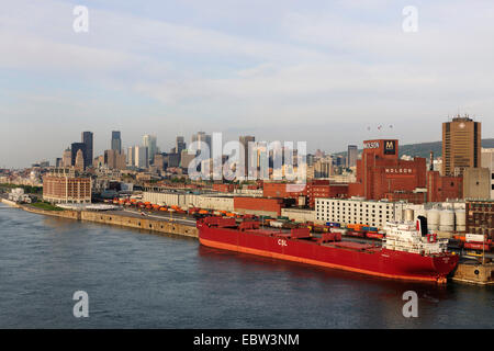 Porto e la skyline di Montreal al fiume San Lorenzo, Canada, Québec, Montreal Foto Stock
