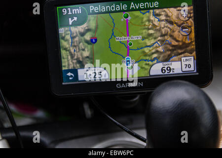 Un Garmin GPS portatile unità per utilizzo in auto Foto Stock