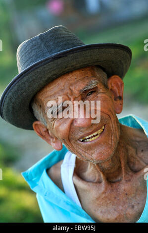 Ritratto di un uomo vecchio, Guatemala, Lago di El Petén Itza Foto Stock