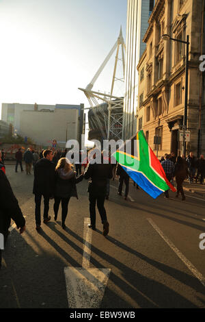 Pre-match atmosfera delle strade di Cardiff prima del Galles v. Sud Africa gioco durante la serie di autunno internazionali. Foto Stock