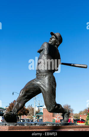 Statua di Mickey manto, al di fuori del Chickasaw Bricktown Ballpark, Oklahoma City, OK, STATI UNITI D'AMERICA Foto Stock