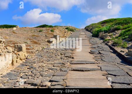 Su strada e di fognature della antica città di Tharros, la penisola del Sinis, Oristano, Sardegna, Italia Provincia, Europa Foto Stock