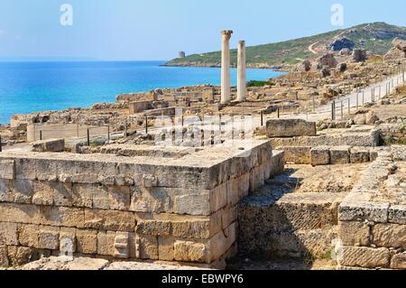 Gli scavi della antica città di Tharros, la penisola del Sinis, Oristano, Sardegna, Italia Provincia, Europa Foto Stock