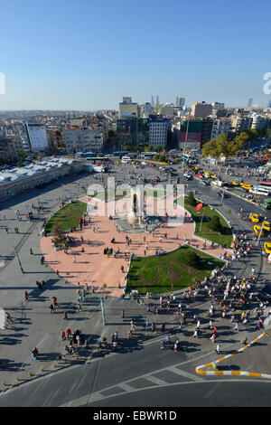 Piazza Taksim o Taksim Meydani, indipendenza monumento di Mustafa Kemal Atatuerk, Beyoğlu, Istanbul, lato europeo Foto Stock