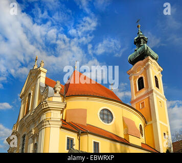 Gyor, W oltre Danubio, Ungheria. Chiesa del Carmine (Inizio Barocco italiano: 1725) su Bécsi Kapu Tér (quadrato) Foto Stock