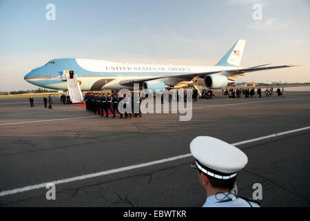 Arrivo del Presidente Barack Obama e la famiglia presso l'aeroporto di Tegel, con Air Force One, Berlin, Berlin, Germania Foto Stock