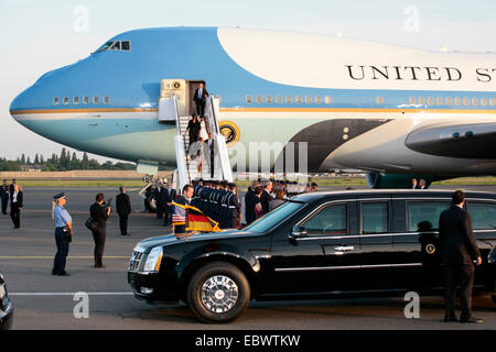 Arrivo del Presidente Barack Obama e la famiglia presso l'aeroporto di Tegel, con Air Force One, Berlin, Berlin, Germania Foto Stock