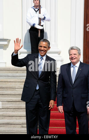 Il presidente Barack Obama durante la cerimonia di benvenuto al Bellevue Palace con il Presidente tedesco Joachim Gauck, Berlin, Berlin Foto Stock