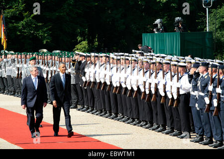 Il presidente Barack Obama durante la cerimonia di benvenuto al Bellevue Palace con il Presidente tedesco Joachim Gauck, Berlin, Berlin Foto Stock