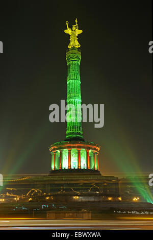 Berlino Vittoria Colonna con Vicrpia al Grosser Stern a Berlino, illuminata per la festa delle luci 2009, Germania Berlino Foto Stock