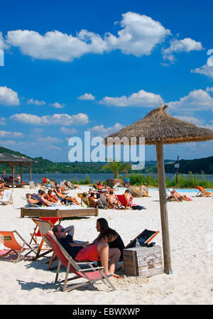 Persone in Seaside Beach Baldeney presso il lago di Baldeney, in Germania, in Renania settentrionale-Vestfalia, la zona della Ruhr, Essen Foto Stock