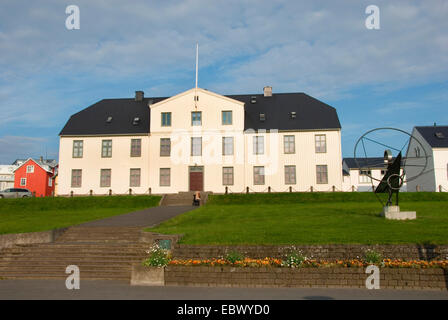 Il 'Menntasklinn Reykjavk' (MR) nel Laekjargata (brookstreet) alla città vecchia, la più antica scuola di grammatica del paese, l'Islanda, Reykjavik Foto Stock