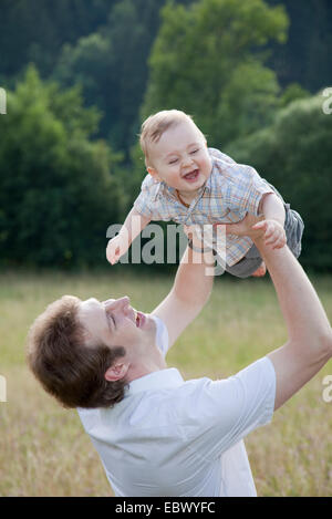 Padre con figlio nella Natura Foto Stock