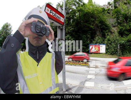 La polizia falsa la misurazione della velocità, Austria, Tirolo Foto Stock