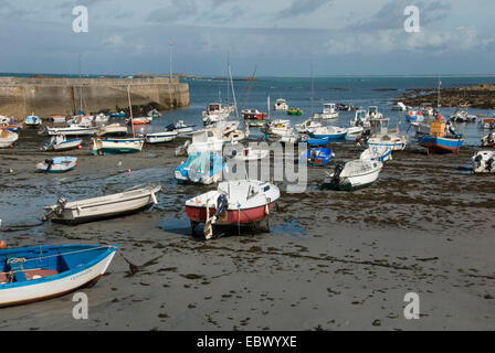 Barche da pesca nel porto di Portivy sulla penisola di Quiberon, Francia Bretagna, Portivy Foto Stock