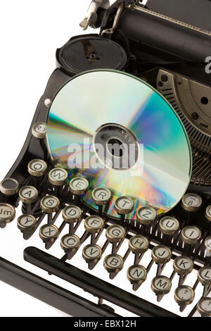 CD ROM inceppato nella macchina da scrivere Foto Stock