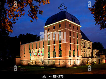 Illuminata Horst palace di sera, in Germania, in Renania settentrionale-Vestfalia, la zona della Ruhr, Gelsenkirchen Foto Stock