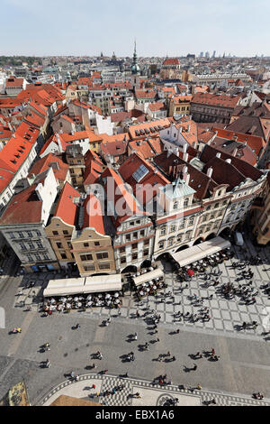 Piazza della Città Vecchia, in vista della Torre del Municipio, Repubblica Ceca, Praga Foto Stock
