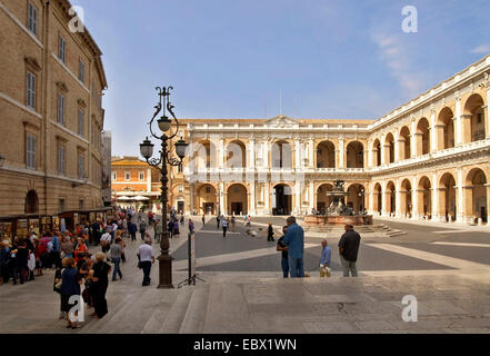 Storica città vecchia e la piazza della Madonna , Italia, Marche, Loreto Foto Stock