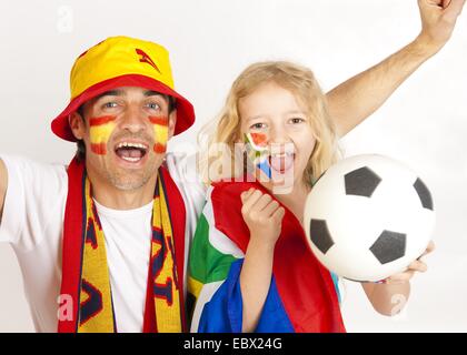 Lo spagnolo tifoso di calcio con la figlia al Socker nel Campionato del Mondo 2010 in Sudafrica Foto Stock