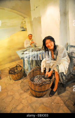 Un display della tradizionale vita di paese a Bodega El Paratge negozio del vino e museo situato vicino a Tossa de Mar e a Lloret de Mar, Cos Foto Stock