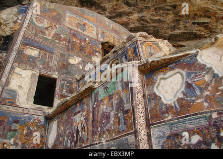 Gli affreschi all'interno della roccia scolpiti Suemela bizantina monastero, Turchia, Trabzon Foto Stock