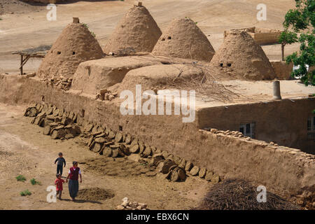 Semplice villaggio con cono a forma di alveare " Case ", Turchia, Harran bei Urfa Foto Stock