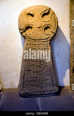 Croce di Grutne, Margam decimo secolo, pietre Museum, Neath Port Talbot, South Wales, Regno Unito. Foto Stock